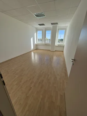 2-Zimmer-Gewerbeimmobilie mieten in Baden – 72 m², € 848 – Bild 5 von 8