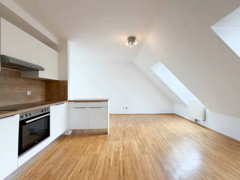 SONNIGE MAISONETTE MIT TERRASSE IM DACHGESCHOSS - WOHNEN MIT BESONDEREM FLAIR – pohled 3
