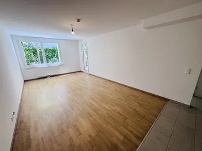Traumhafte 3-Zimmer Wohnung mit Eigengarten, 1210 Wien – Bild 2