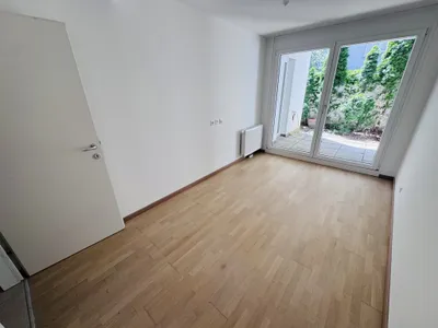 Traumhafte 3-Zimmer Wohnung mit Eigengarten, 1210 Wien – Bild 3