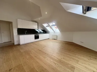 Hochwertig sanierte 3-Zimmer-Dachgeschosswohnung im Altbau | ca. 80,6 m² | Erstbezug nach Sanierung – Bild 2