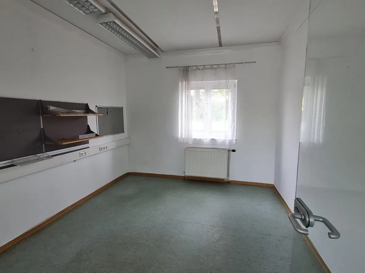 BÜROGEBÄUDE MIT LAGER / GARAGE - Ansicht 2