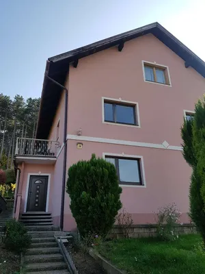 8-Zimmer-Gewerbeimmobilie kaufen in Neunkirchen – 242 m², € 420.000 – Bild 1 von 23