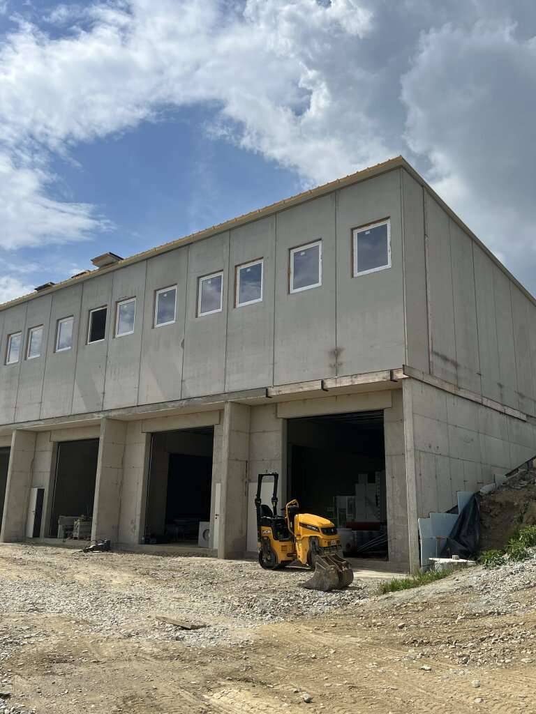 Hallen, Lagerflächen in verschiedensten Größen - ab 133 qm bis 211 qm - ERSTBEZUG – pohled 2