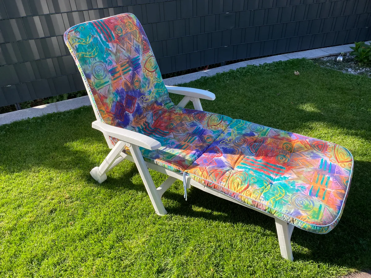 Klappbare Sonnenliege aus Kunststoff, € 25,- (4842 Zell am Pettenfirst)