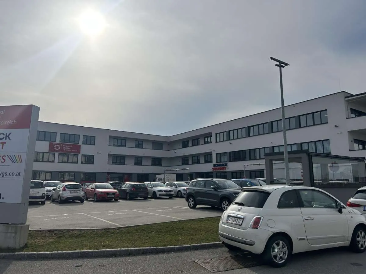Mietobjekt in TOP LAGE ab 1.7. 26 465 m² EG und 469 m² 1. OG verfügbar plus Keller kleinere Flächen auf Anfrage - Ansicht 3