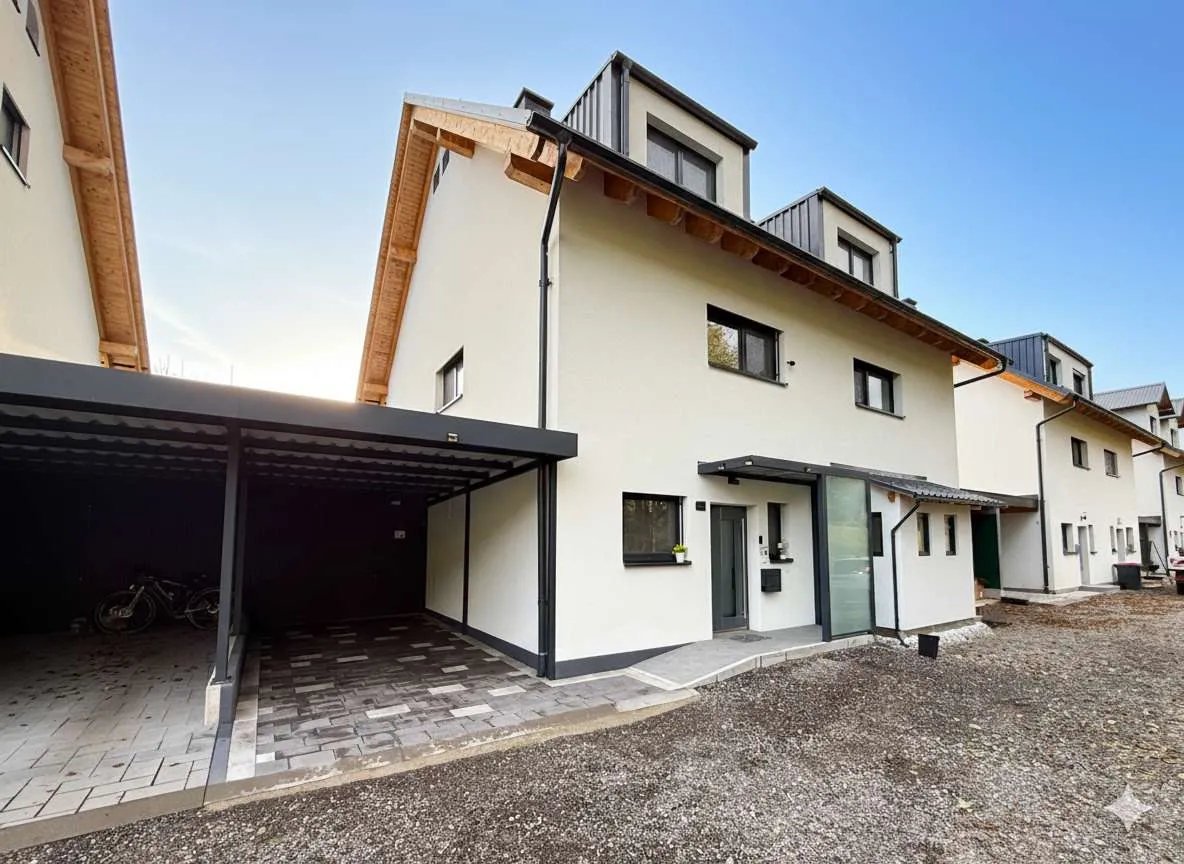 Neubau-Doppelhaushälfte Lengau | 6 Zimmer, Südgarten & Carport | BJ 2023, modern & energieeffizient - Ansicht 2
