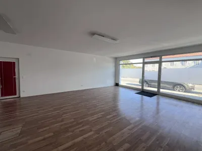 1-Zimmer-Gewerbeimmobilie mieten in Baden – 50 m², € 696 – Bild 3 von 6