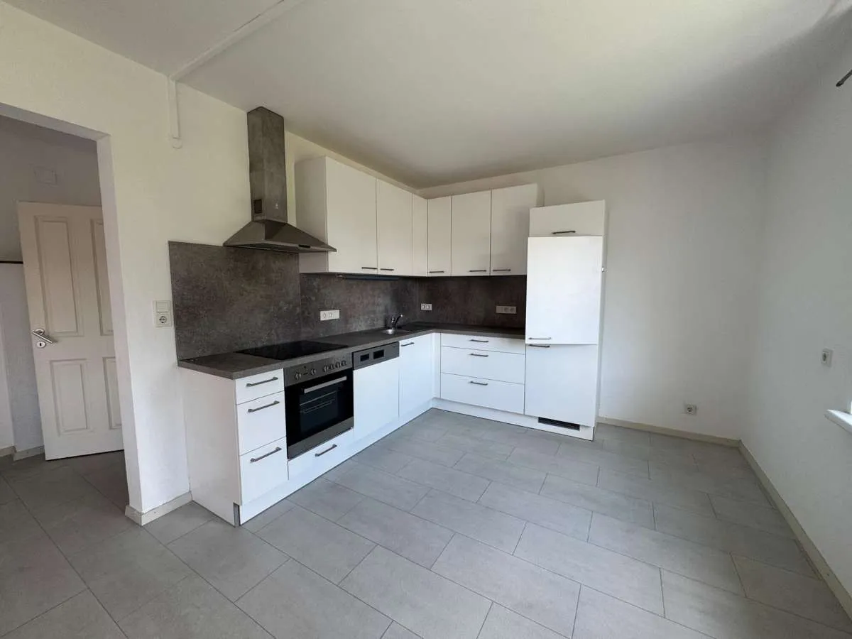 Vermietete Anlegerwohnung mit Balkon und moderner Küche in zentraler Lage - Ansicht 3