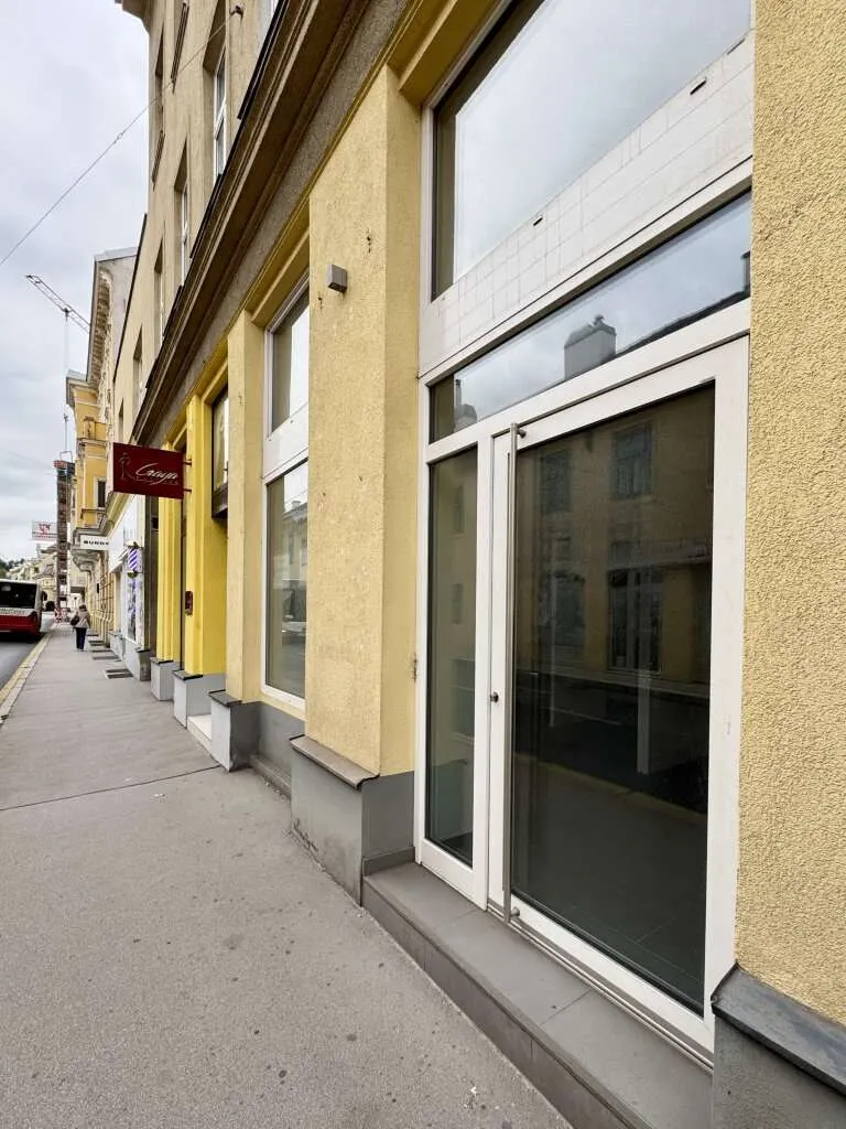 Geschäftslokal in Top-Lage: Ideal für Friseur-, Kosmetikstudio oder kleinen Boutique-Laden – pohled 2