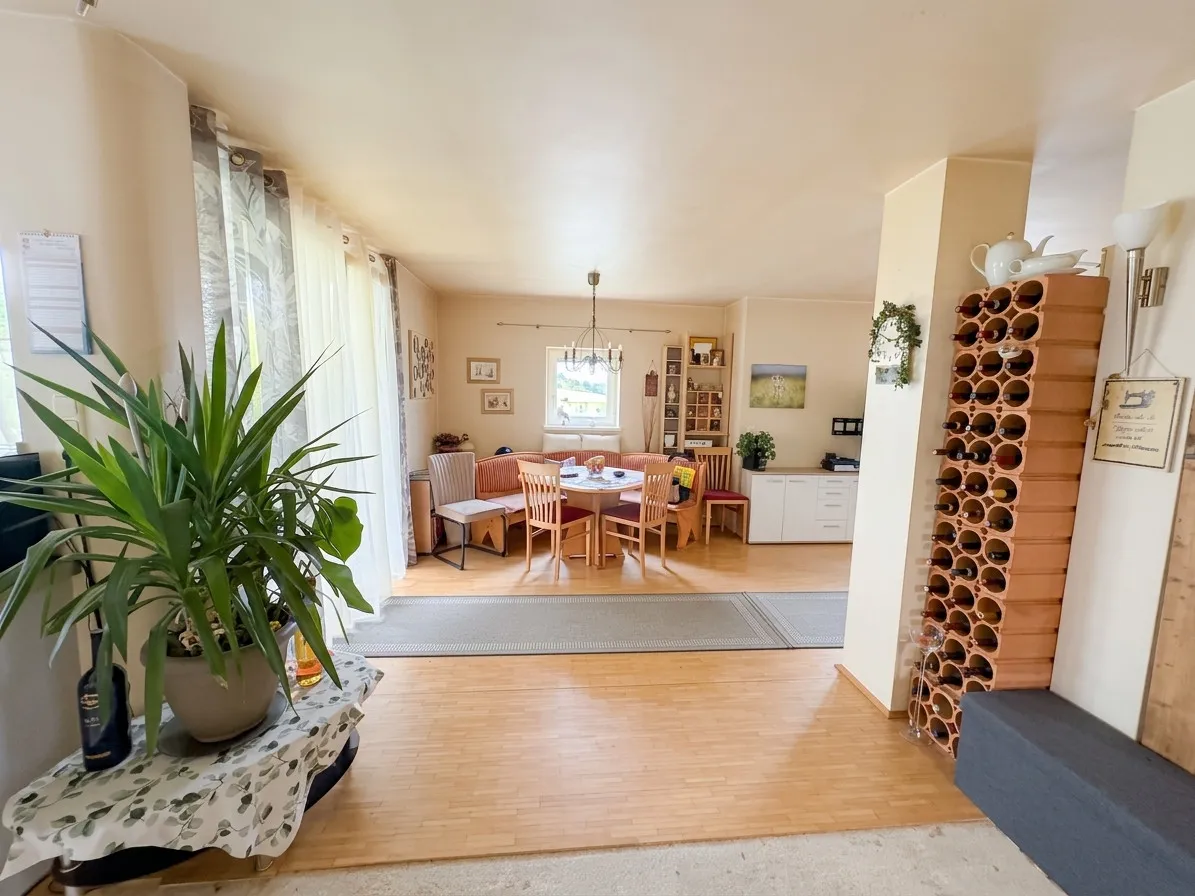3 - 4 Zimmer Wohnung mit Terrasse, 2 TG Plätze - Ansicht 3