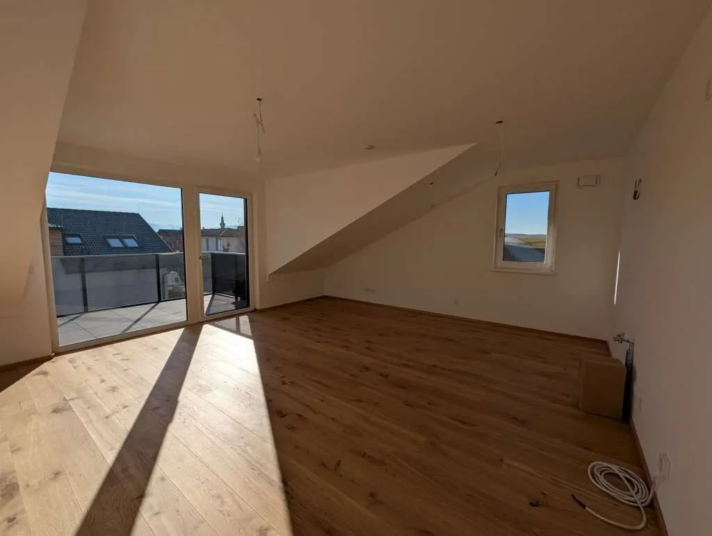 Bezugsfertig - ansprechende 4 Zimmer Erstbezugs-Dachgeschoss-Wohnung mit traumhaftem Ausblick im Ortszentrum Hallwang! - Ansicht 2