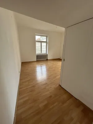 Helle, freundliche 5 Zimmer Wohnung Nähe Friedensbrücke – Bild 2