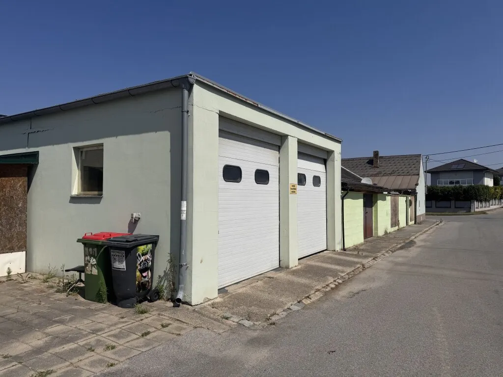 Haus mit 2 Große Garagen in Großhofen, Großhofen