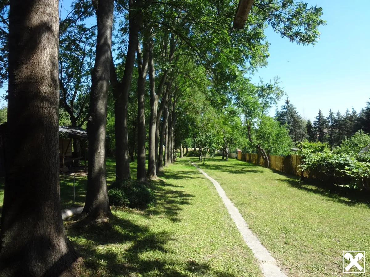 ÄLTERES HAUS - GROSSER GARTEN - SCHEUNE - SCHUPPEN - RUHELAGE - Ansicht 3
