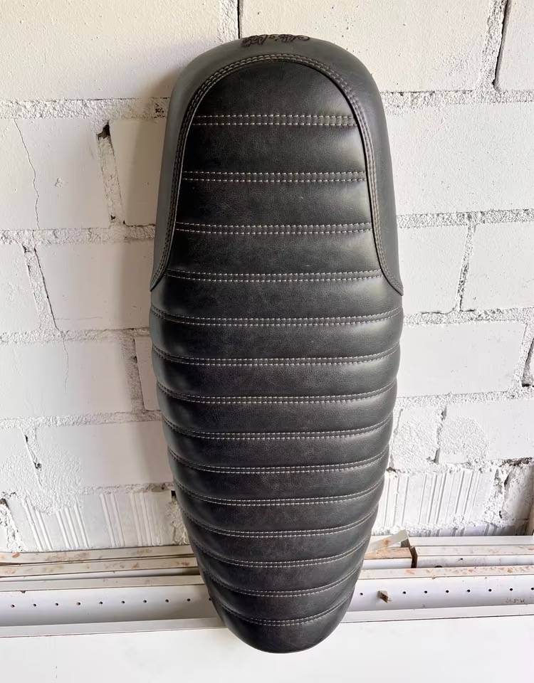 Triumph Bonneville AC Sitzbank Echtleder Alos Cafe Cool Seat,  279,- (6300  Wrgl) - willhaben