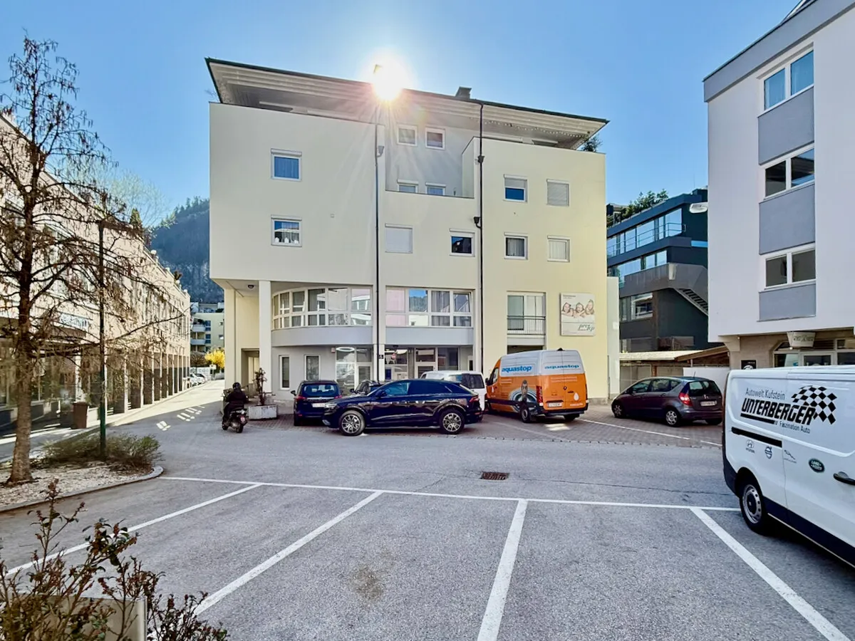 Modernes 2-Zi.-Appartement mit Lift & Tiefgarage neben dem Stadtpark und Fachhochschule mit 92 m² im Zentrum von Kufstein – pohled 3
