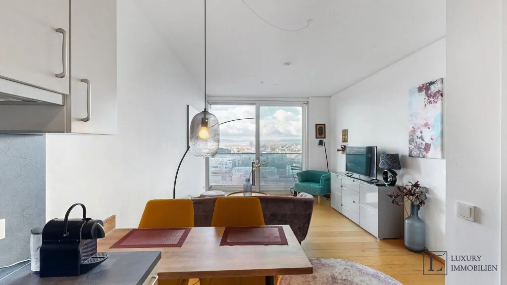 Vollmöblierte 2-Zimmer-Wohnung im "TrIIIple" mit Loggia - Ansicht 2