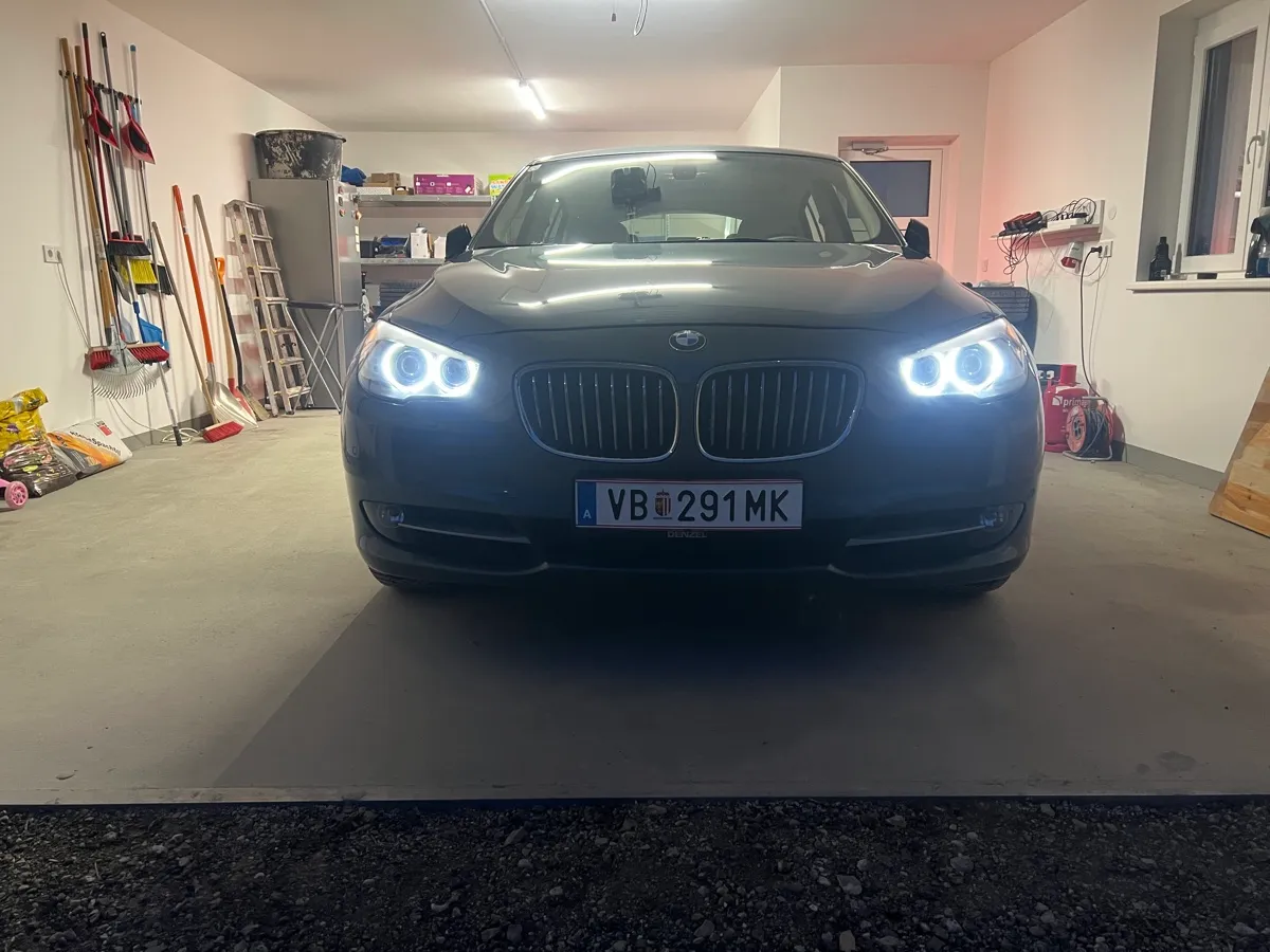 BMW 5 Series 2010 photo 2