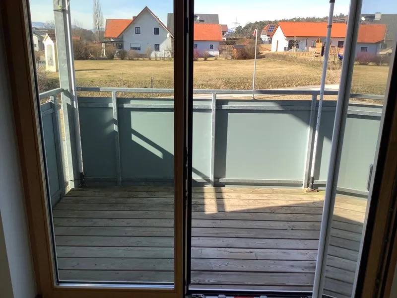 Sonnige Wohnung mit Balkon inkl. Einbauküche und Carport - Ansicht 3