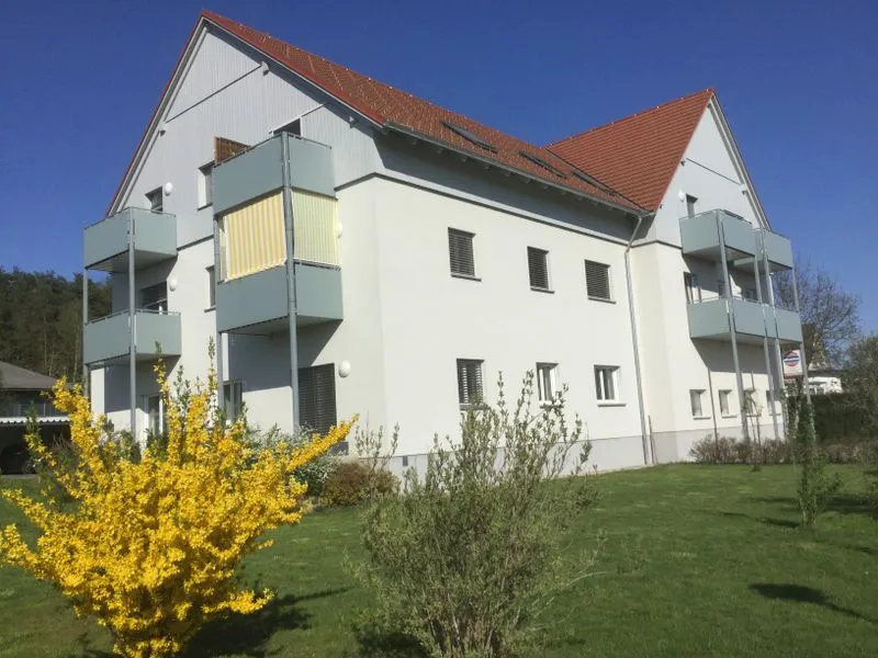 Sonnige Wohnung mit Balkon inkl. Einbauküche und Carport - Ansicht 2