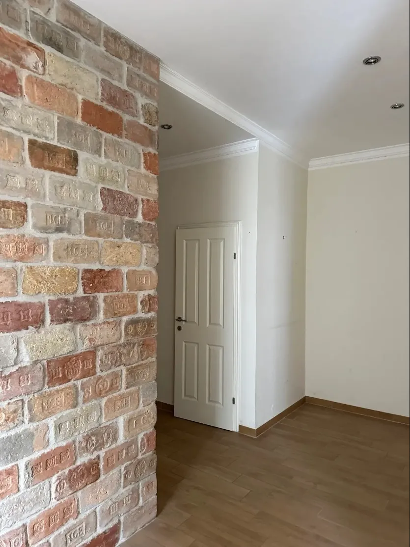 Altbauwohnung mit Loft-Charakter und Gestaltungspotenzial – pohled 3