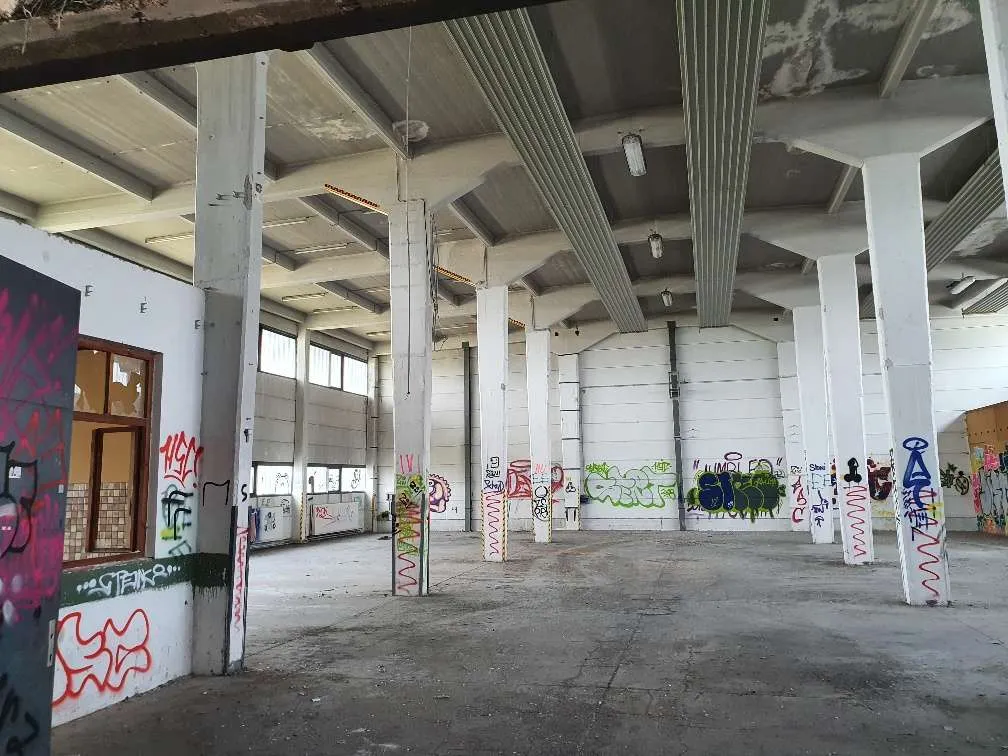 St. Pölten Betriebsgebiet - 3.000 m² Lagerhalle Abstellfläche Lager zu vermieten Heu Stroh Landwirtschaft Heuballen - Ansicht 2