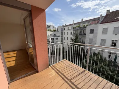 Nur wenige Schritte zum Rochusmarkt: Großzügige 2-Zimmer-Wohnung in toller Lage