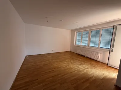 Nur wenige Schritte zum Rochusmarkt: Großzügige 2-Zimmer-Wohnung in toller Lage – Bild 3