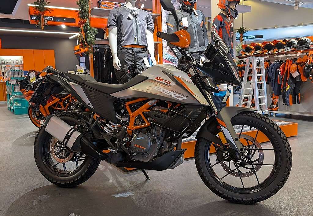 KTM 390 Adventure Demofahrzeug mit Zubehör & gering... Enduro