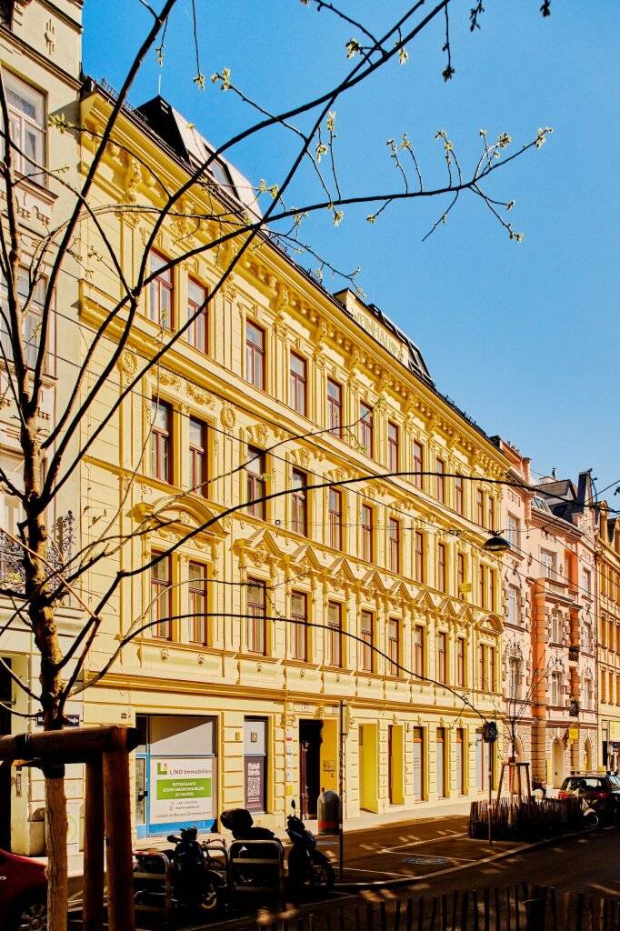 Ruhig & modern 2-Zimmer-Dachgeschoß-Wohnung mit großen Außenflächen, Wien