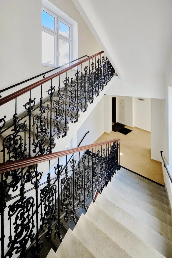 Ruhig & modern 2-Zimmer-Dachgeschoß-Wohnung mit großen Außenflächen - Ansicht 3