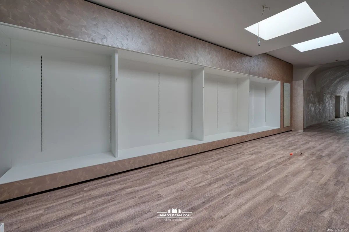 Lässige Geschäftsräume oder Ausstellungsfläche mit Büro am Stadtplatz! - Ansicht 2