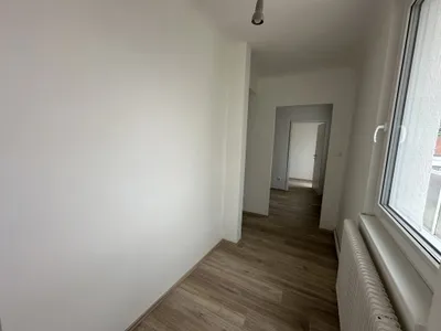 LETZTES JAHR SANIERT: 2-Zimmer-Wohnung + Kabinett mit eigener Terrasse! – Bild 3