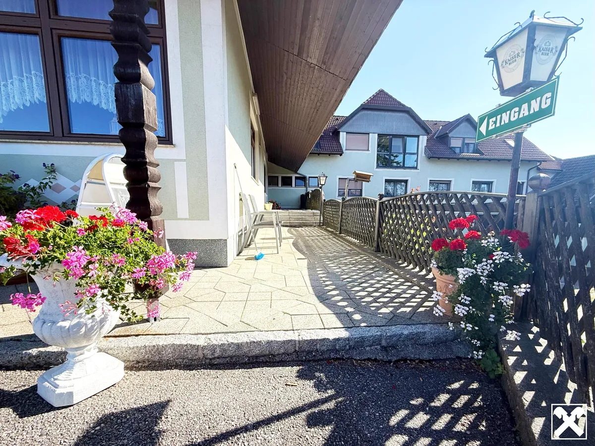 Anwesen mit Gasthaus, zwei Wohneinheiten , zahlreichen Wirtschaftsgebäuden und viel Grund! - Ansicht 3