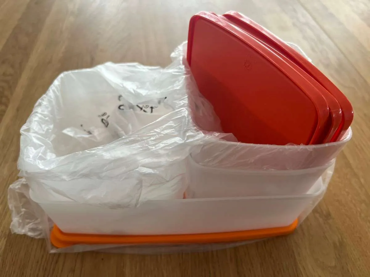 Tupperware Gefrierdosen - Set in rot, € 35,- (4594 Grünburg)