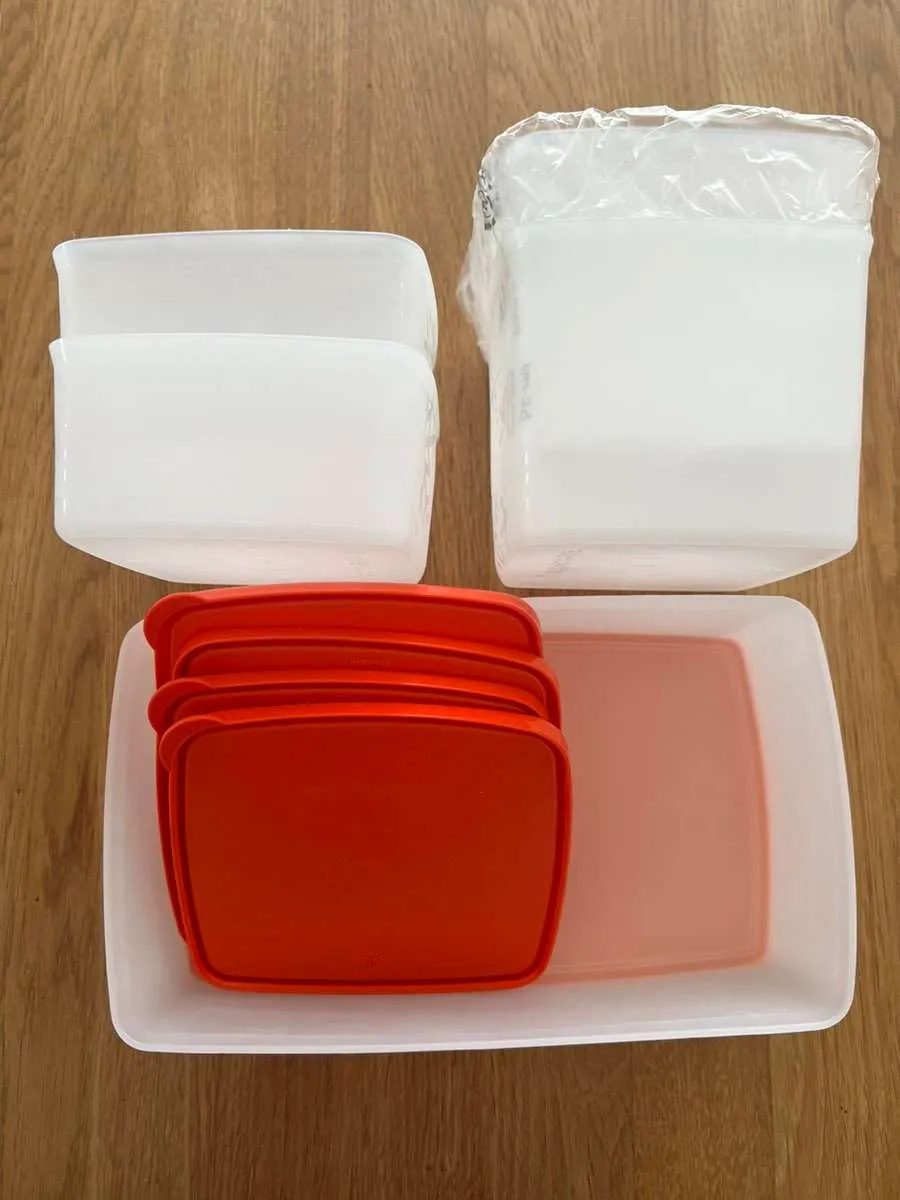 Tupperware Gefrierdosen - Set in rot, € 35,- (4594 Grünburg)