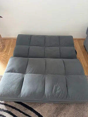 Klappbares Bodensofa / Schlafsofa in Dunkelgrau, inkl. 2 Kissen