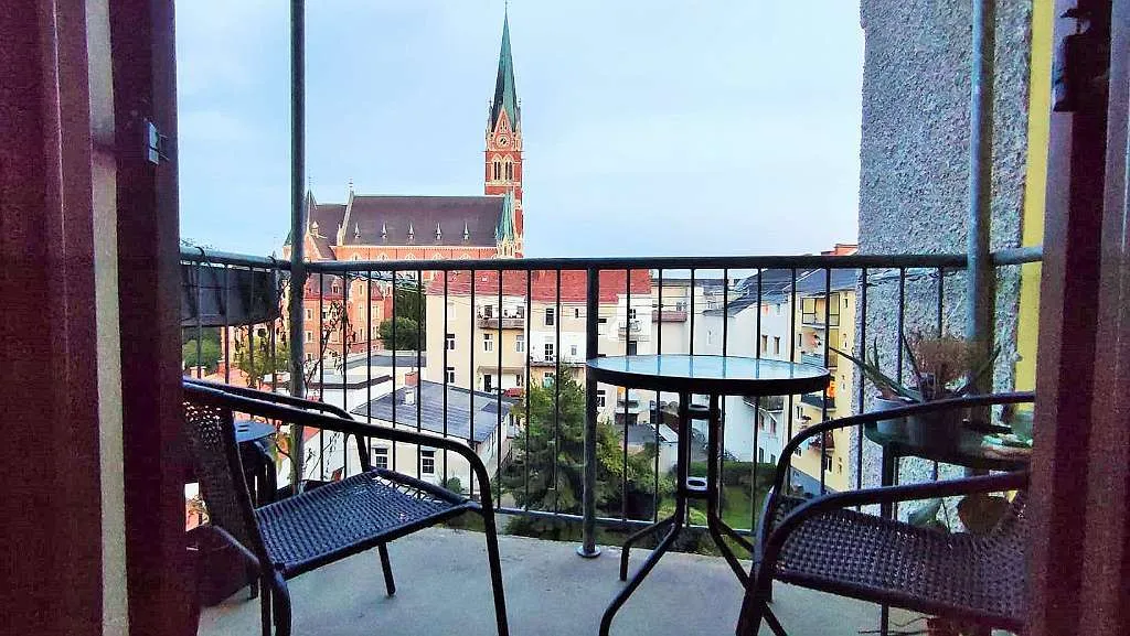 sehr sonnige 2-Zimmer-Altbauwohnung mit Blick auf die Herz-Jesu-Kirche - Balkon - provisionsfrei, Graz