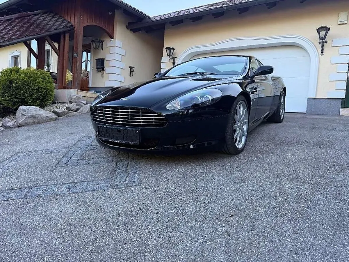 Aston Martin DB9