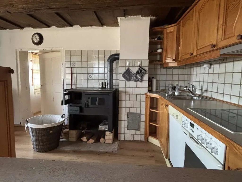 Historisches Bauernhaus in idyllischer Lage mit 12.640m² Grund - Ansicht 2