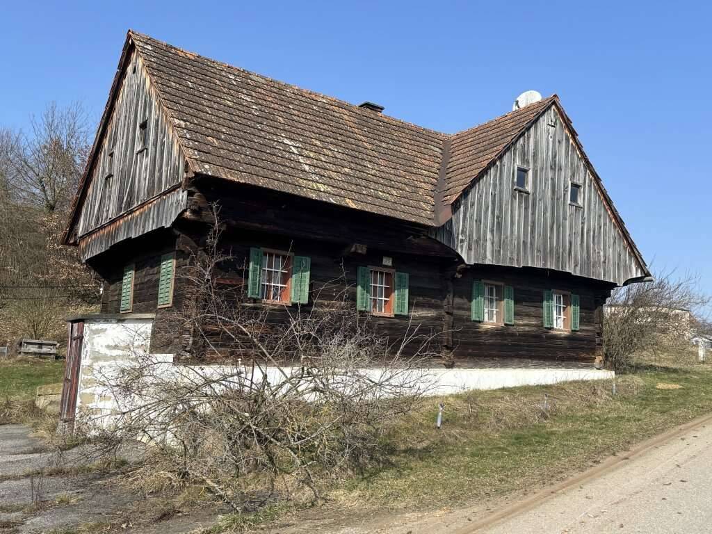 Historisches Bauernhaus in idyllischer Lage mit 12.640m² Grund, Feldbach