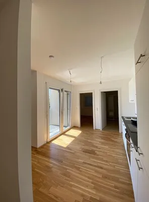 Ab 1.9. - Ruhige Singlewohnung mit süd-westseitiger Loggia gegenüber Siemens Nord, 1210 Wien – Bild 2