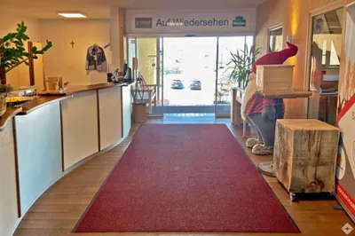 Gewerbeimmobilie mieten in Braunau am Inn – 1 800 m², € 17.000 – Bild 4 von 11