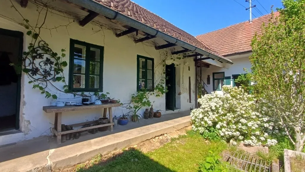 Vierkanthof mit Innenhofidylle - ein Stück südburgenländisches Landleben für Menschen, die das Echte und Ursprüngliche suchen! - Ansicht 2