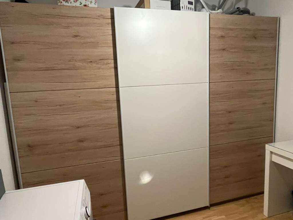 Schwebetürschrank