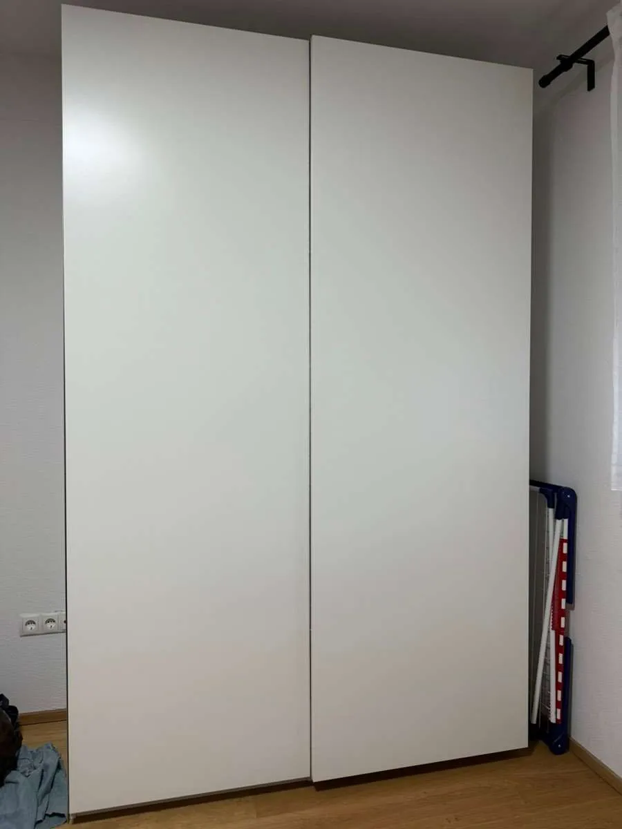 IKEA PAX Kleiderschrank mit Schiebetüren Weiß - viel Stauraum & gepflegt, € 300,- (6372 Oberndorf in Tirol)