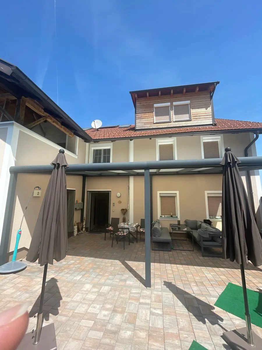Charmantes 3 Generationenhaus mit Pool – pohled 2