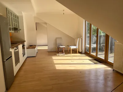 Schöne, sonnige ca 60 m2 Dachwohnung für 1-2 Personen mit Balkon, Parkplatz und Freifläche im Garten in 1140 Wien, am Stadtrand Nähe Hohe Wand Wiese von privat an privat