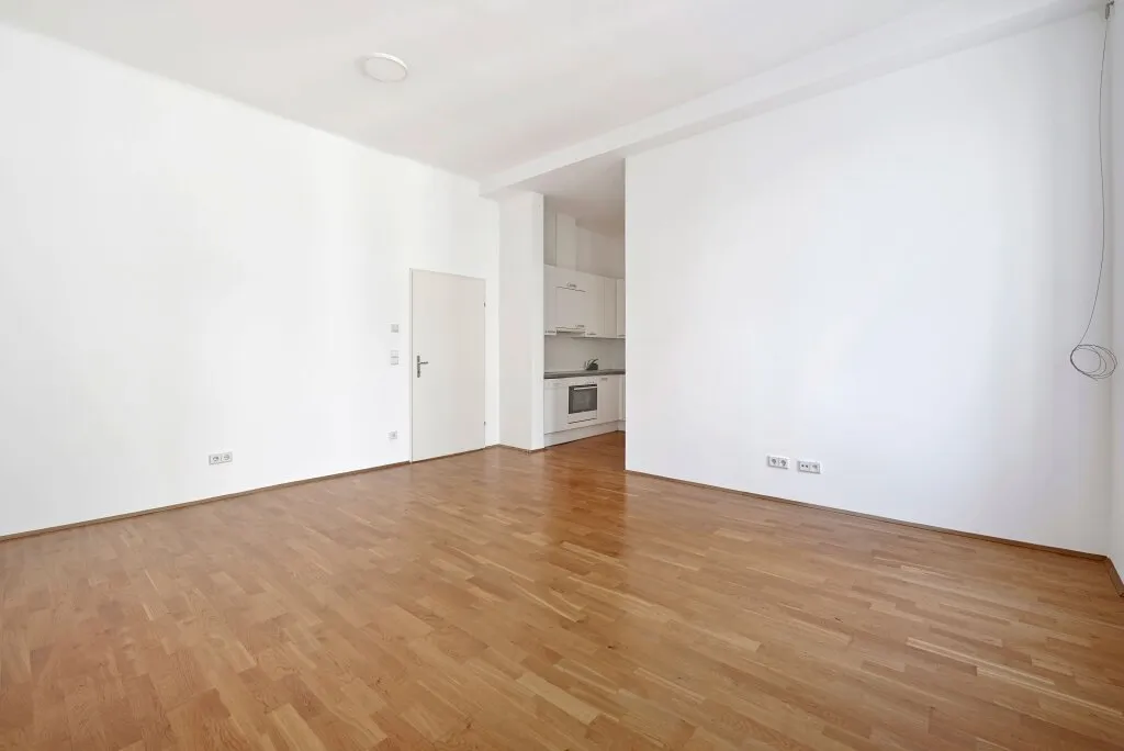 Die HAINBURG: Perfekt aufgeteilte Altbauwohnung mit Grünblick! – pohled 3